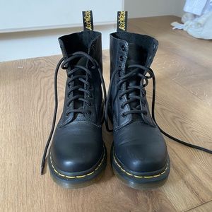 doc martens 1460 smooth leather boots